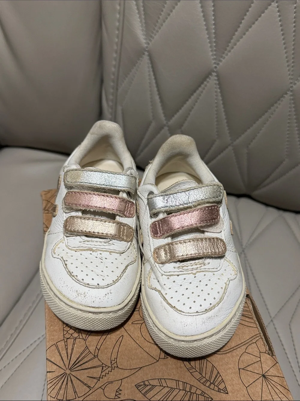 VEJA white kids